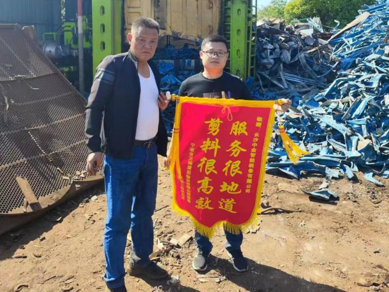 A client from Zhejiang presented a silk banner to us