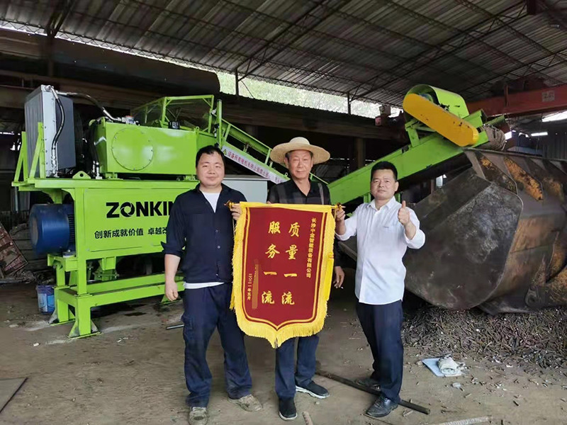 A client from Zhejiang presented a silk banner to us