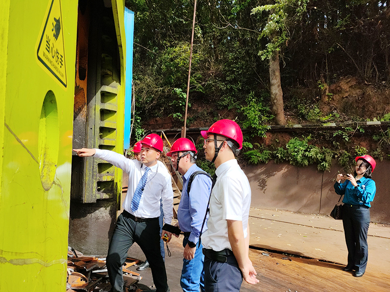 Our Clients from Taiwan, China conducted an official visit to ZONKIN Equipment on April 14, participating in a facility tour and observing the operation of step-type multi-blade shear.2